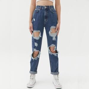 Urban Outfitters BDG High Rise Ripped Mom Jeans Straight Leg W26
